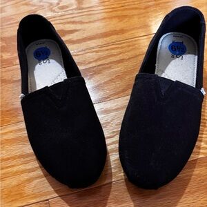 Classic Black Tom’s Slip-On Shoes